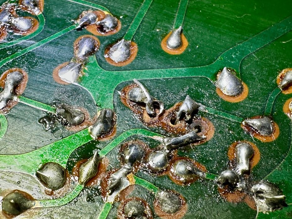 Binnenwerk AU-101 versterker met slechte printplaat