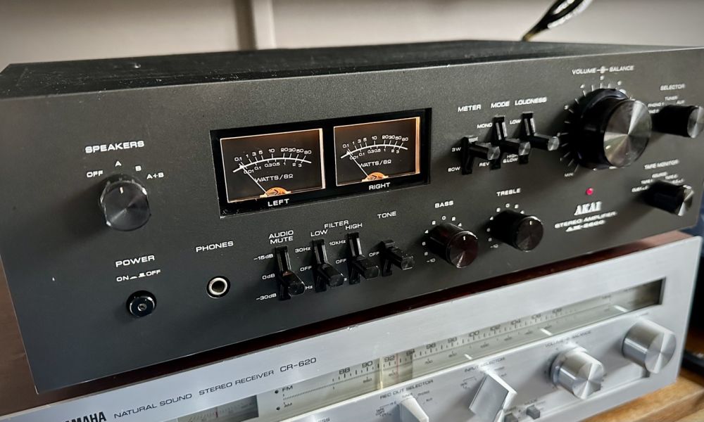 Akai AM-2600 versterker reparatie