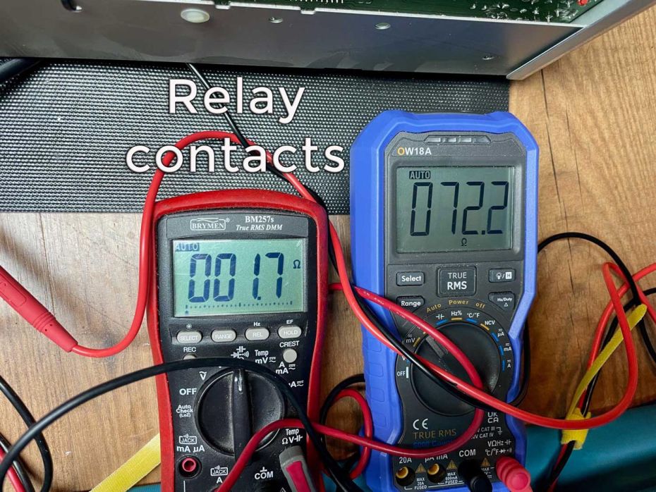 Relais heeft hoge overgangsweerstand.
