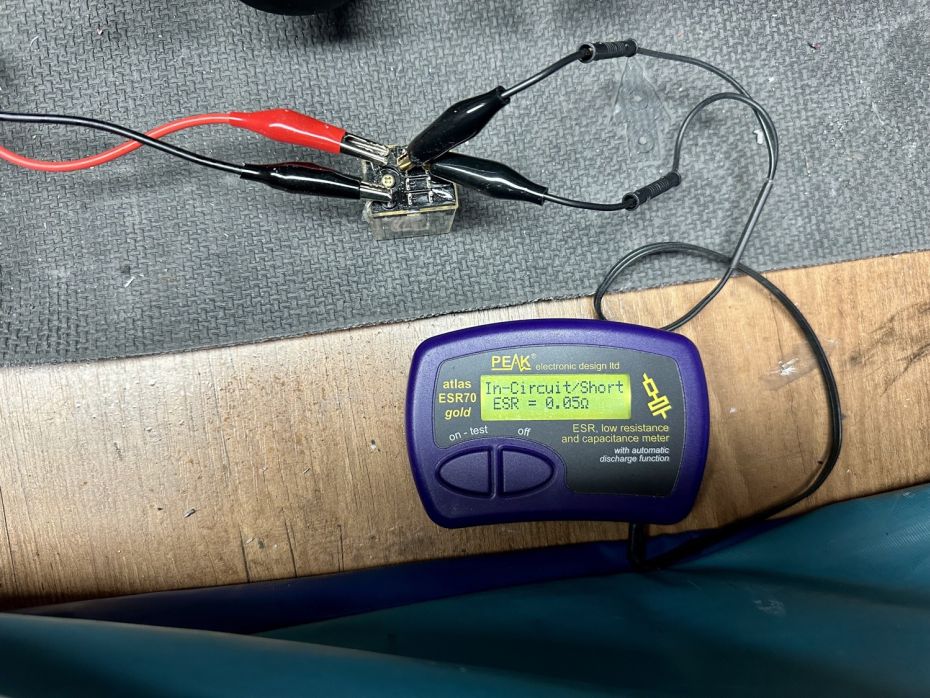 Relais van akai versterker