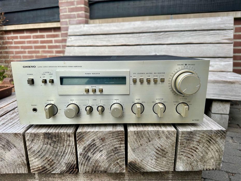 ONKYO A-7090 versterker defect