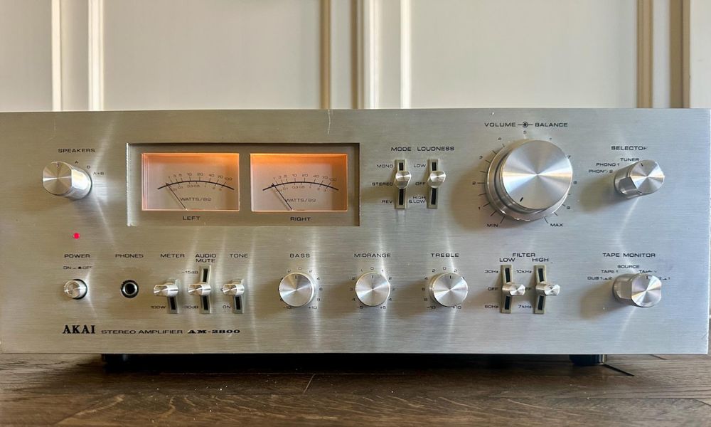 Akai AM-2800 recap en service