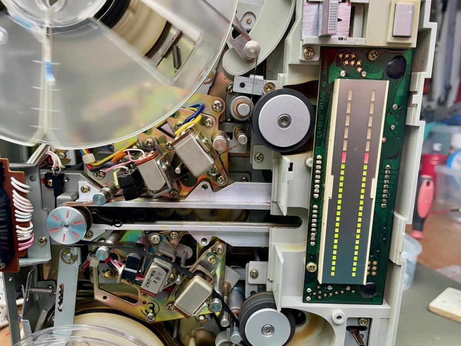 Bandrecorder afregelen met testband.