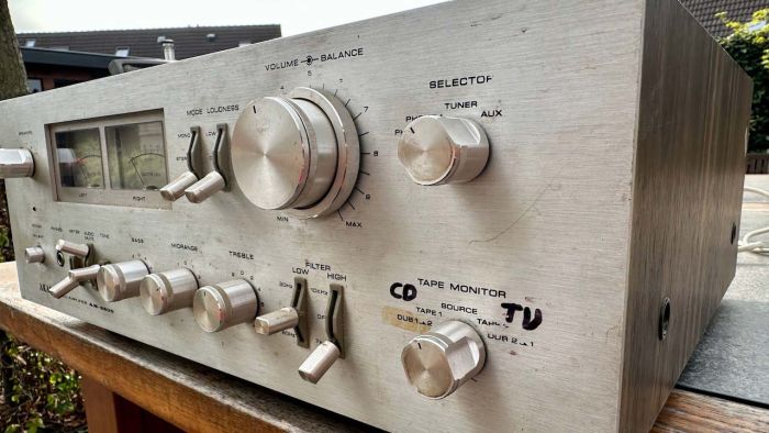 Akai AM-2800 bij aanvang onderhoud
