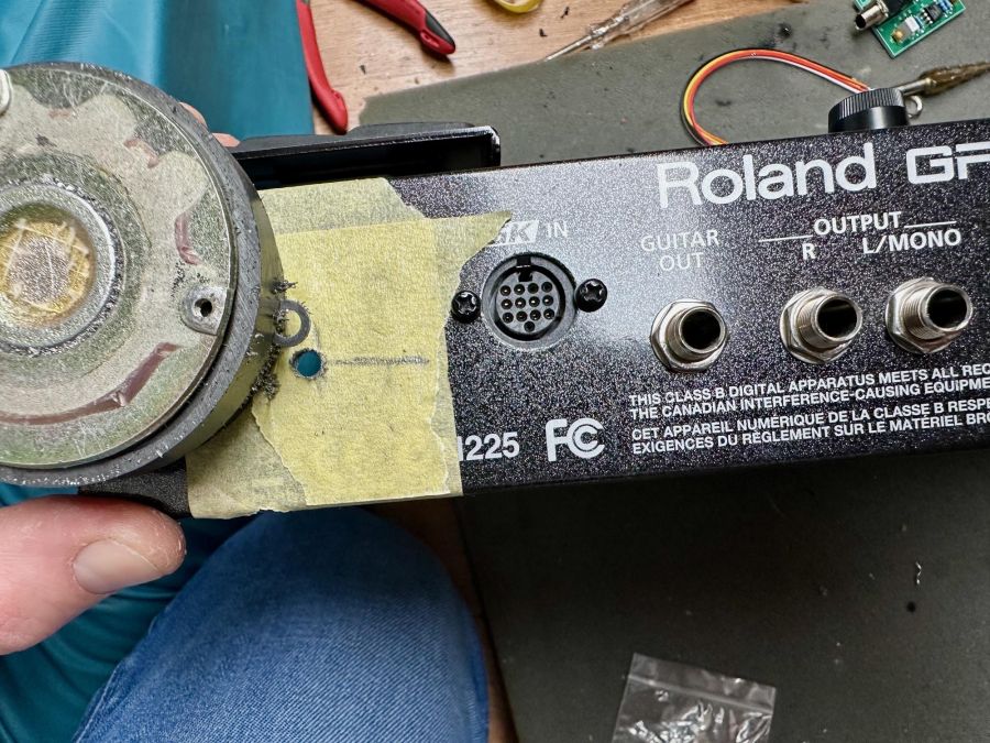 Roland GR-55 aux input installatie