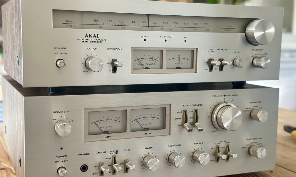 Akai AT-2600 tuner en AM-2800 versterker
