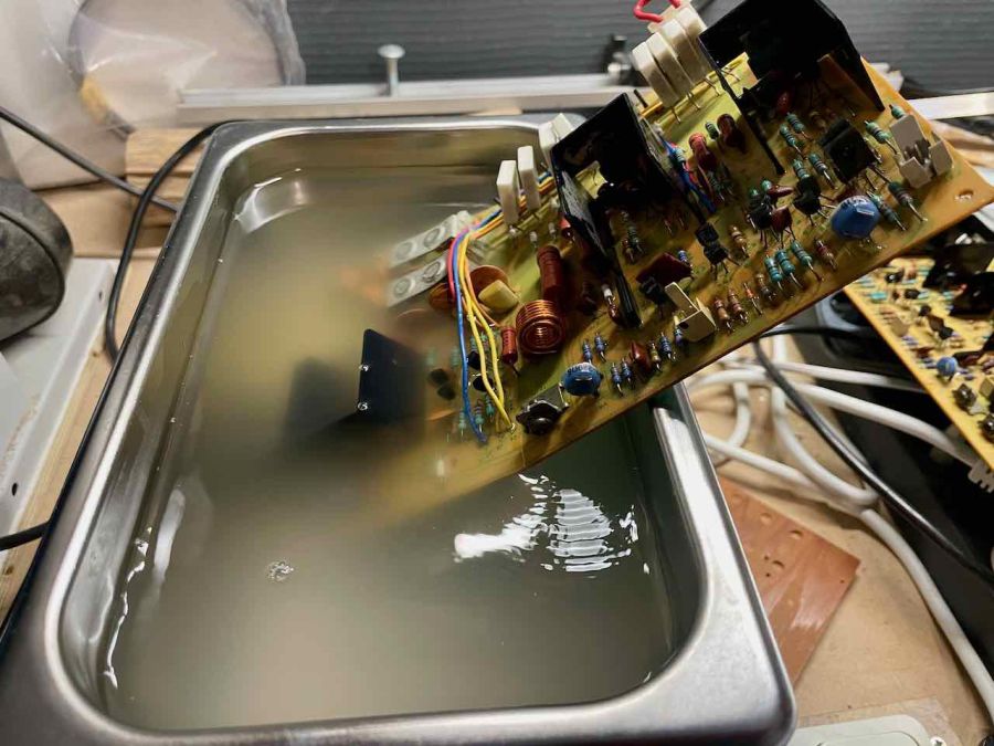 Ultrasoonreinigen van printplaten