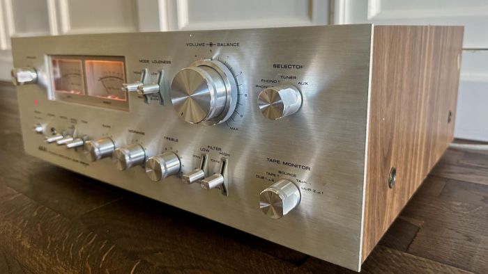 Akai AM-2800 na het recappen en de service