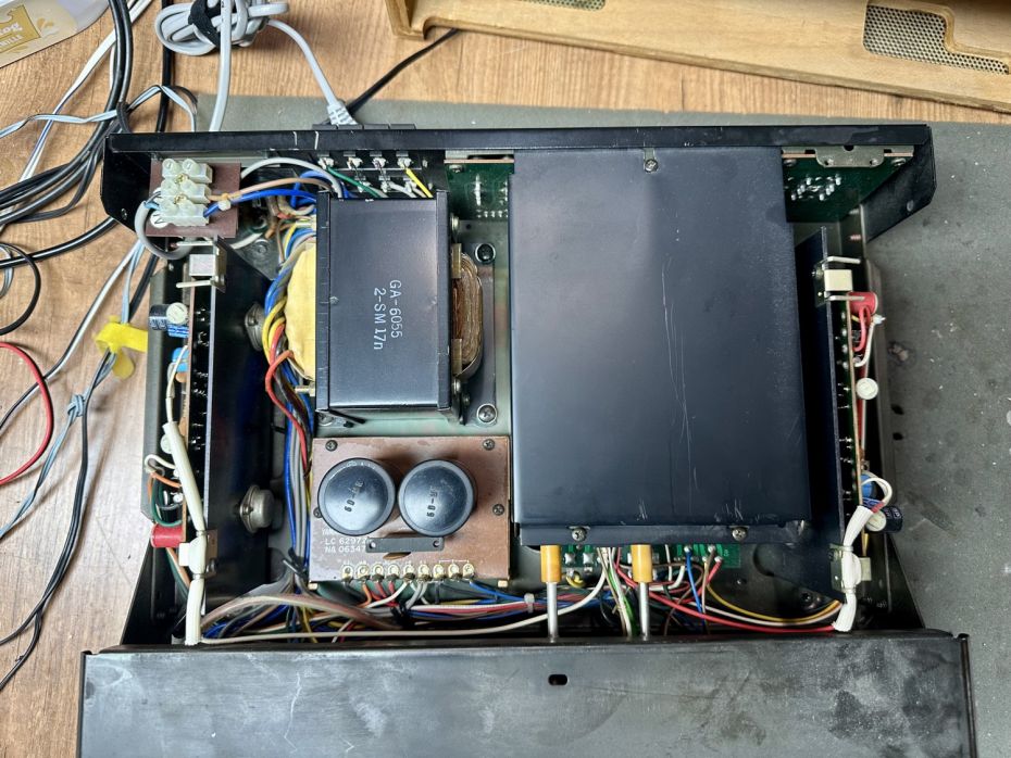 Yamaha CA-600 versterker open