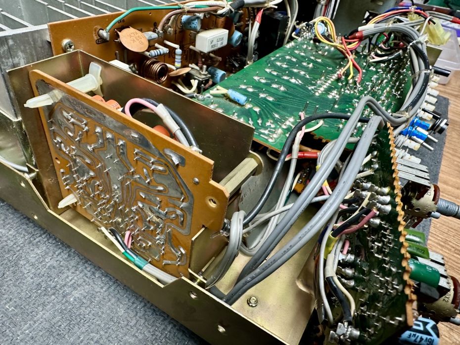 Luxman L-5 versterker open