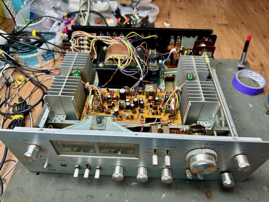 Akai AM-2800 recap en service