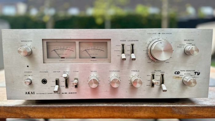 Akai AM-2800 bij aanvang onderhoud