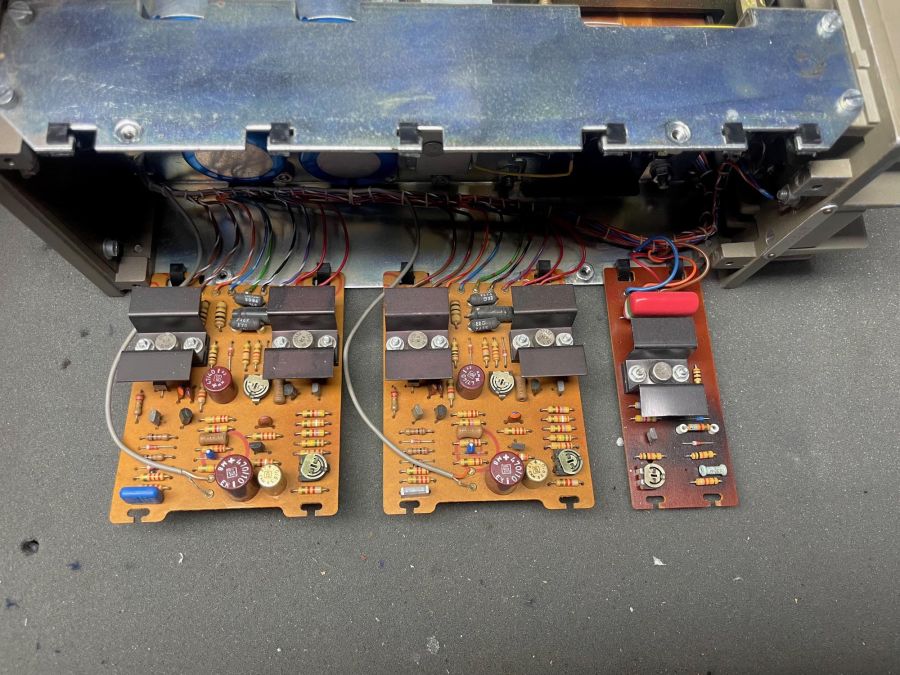 Quad 303 nieuwe condensatoren