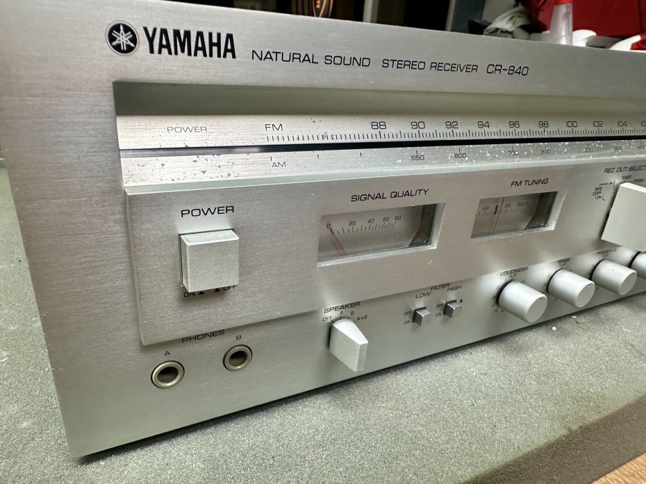 Yamaha CR-840 open ter reparatie