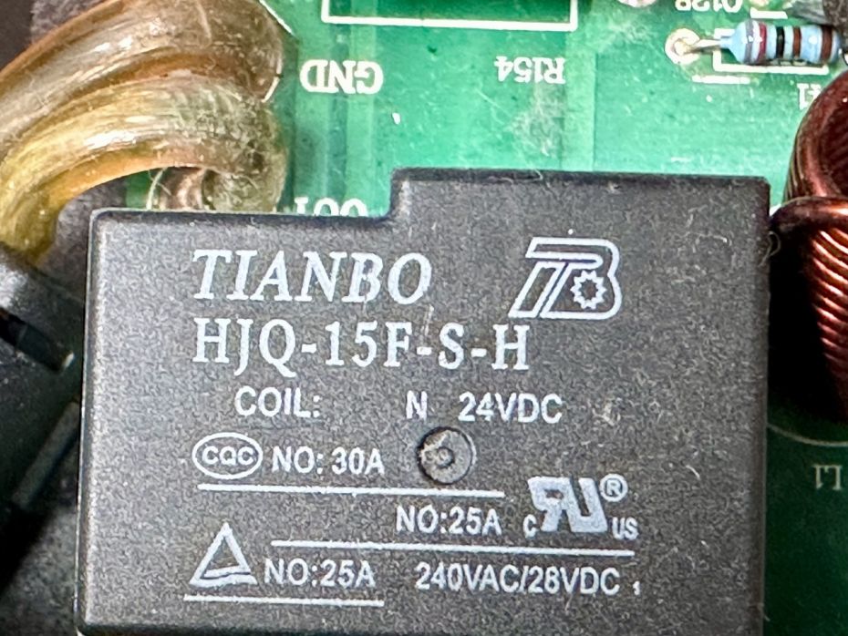 Relais HJQ-15F-S-H 24Volt
