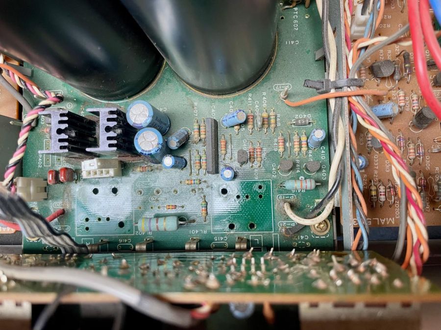 Relais SRKU-1CT-SL-24VDC van de print gehaald