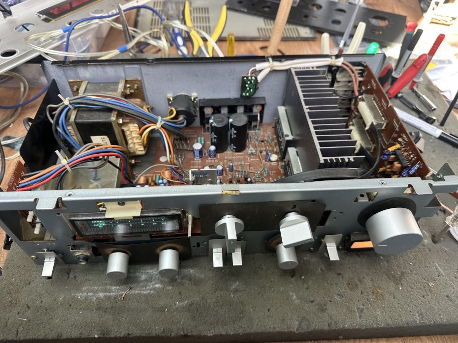 Technics SU-V2A versterker open ter reparatie