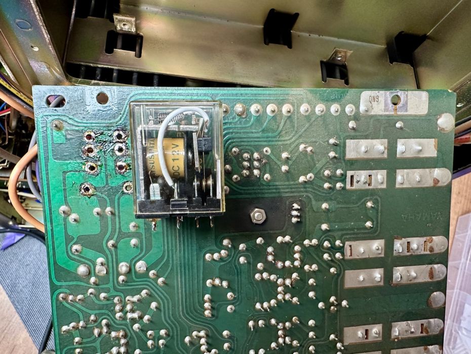 Relais van Yamaha CA-1010 versterker 