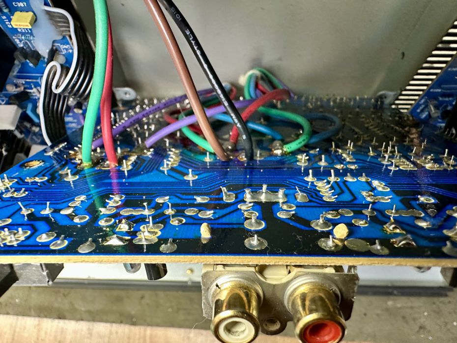 NAD 214 versterker open