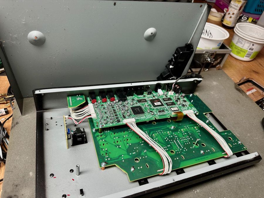 Roland GR-55 aux input installatie