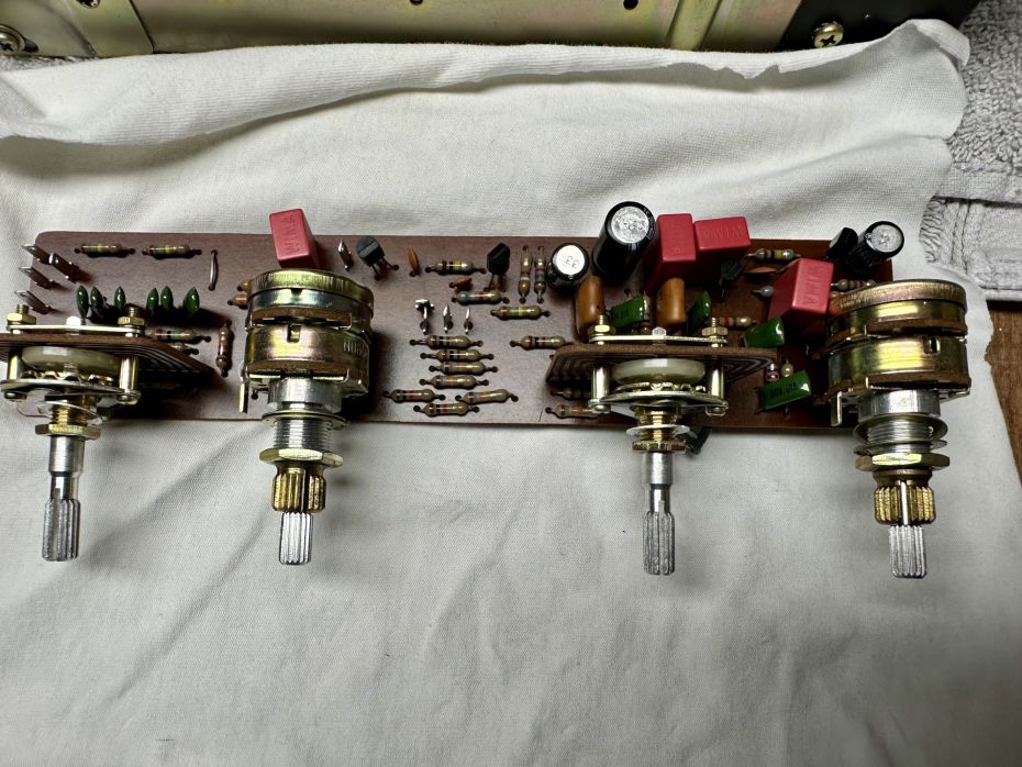 Luxman SQ 505x versterker open ter reparatie