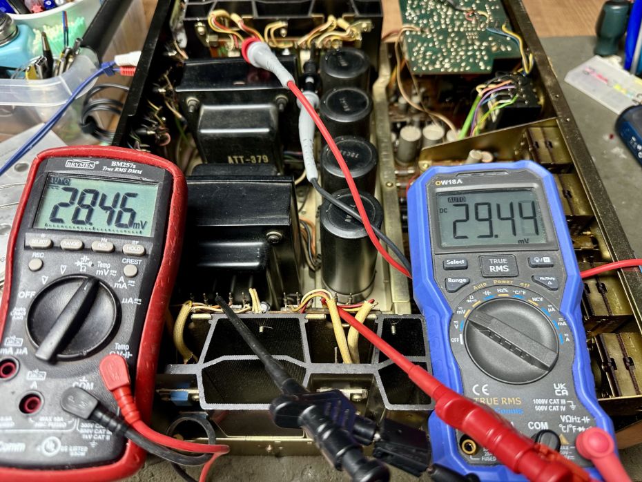Pioneer SA-9500 mk2 versterker open en  ter reparatie