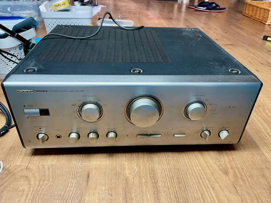 Onkyo A-807 versterker ter reparatie