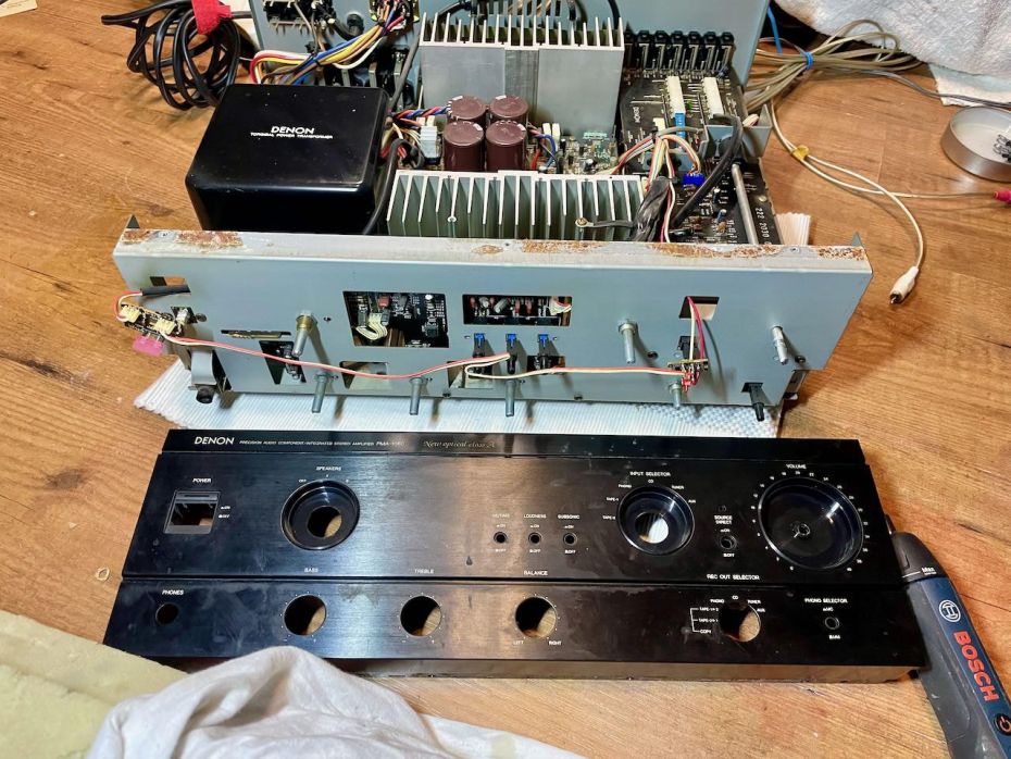 Denon PMA-1060 versterker reparatie relais