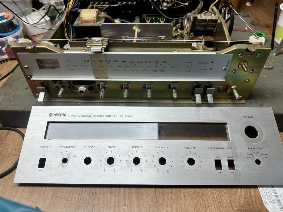 Yamaha receiver CR-200e open