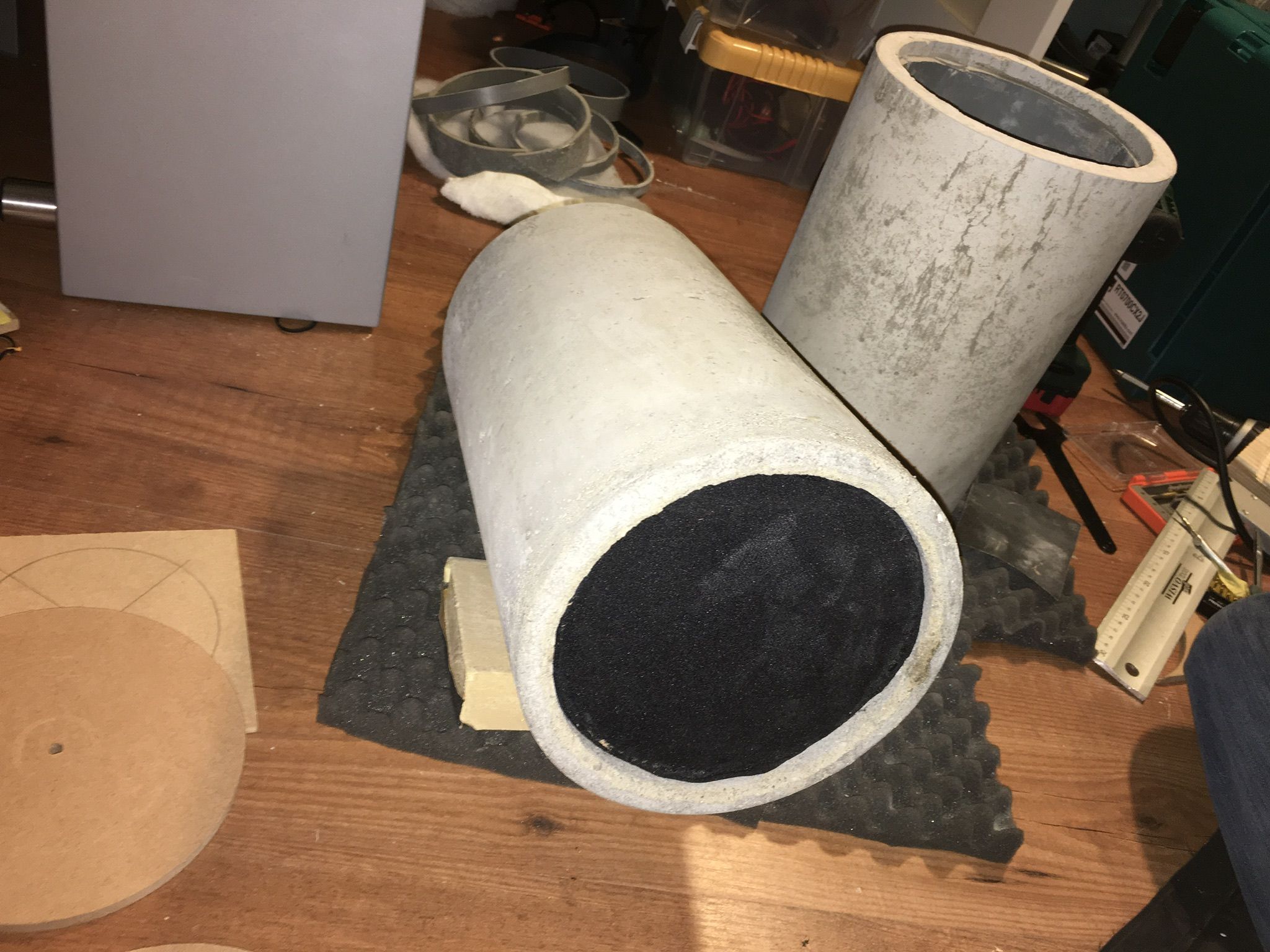DIY speaker hout en beton