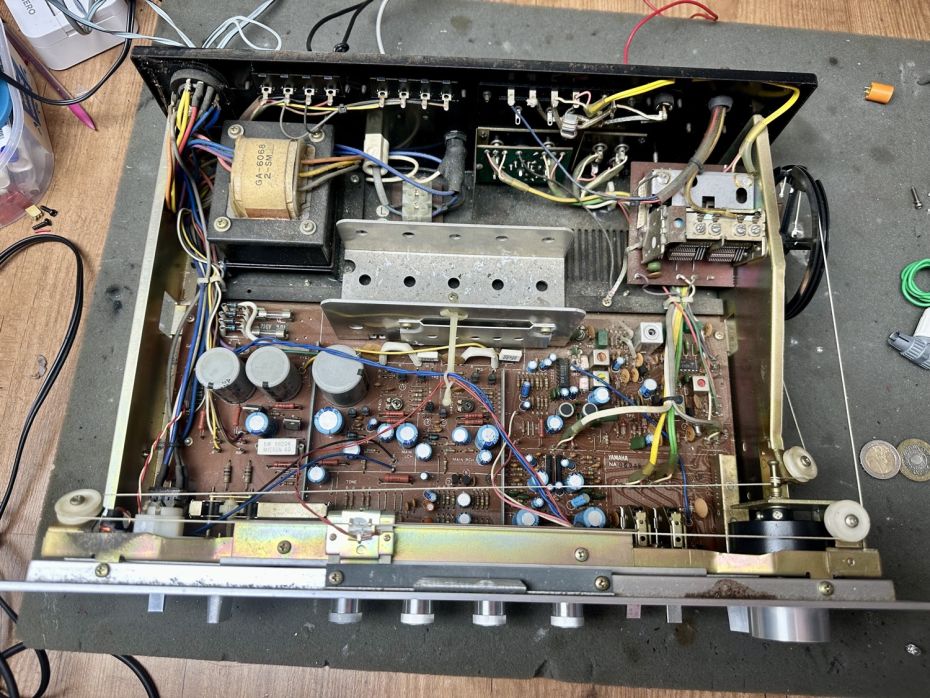 Yamaha receiver CR-200e open