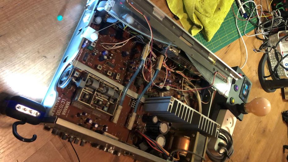 Reparatie van een vintage Yamaha receiver