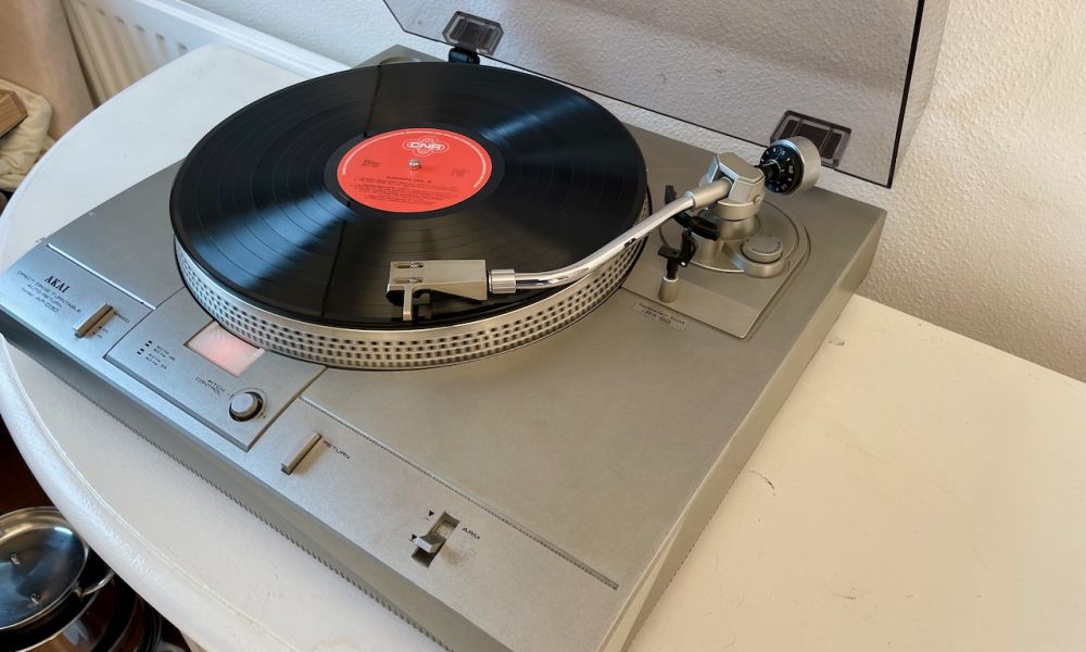 Mooie Akai AP-D30 platenspeler reparatie