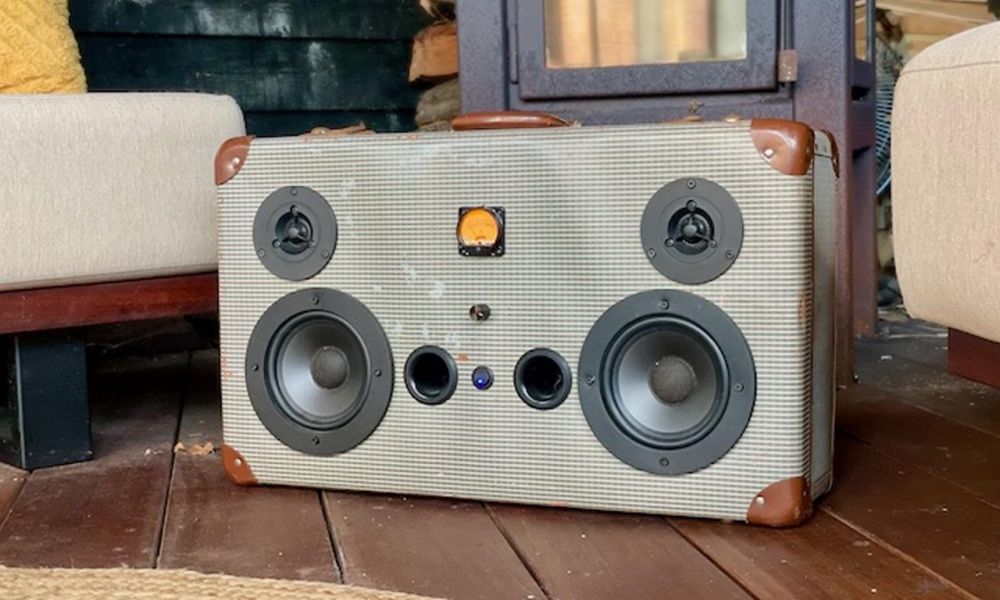 Vintage koffer met speakers en bt versterker