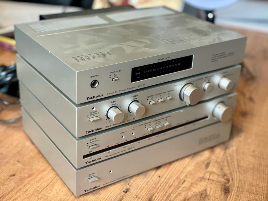 Stoffige Technics C01 stereo set.