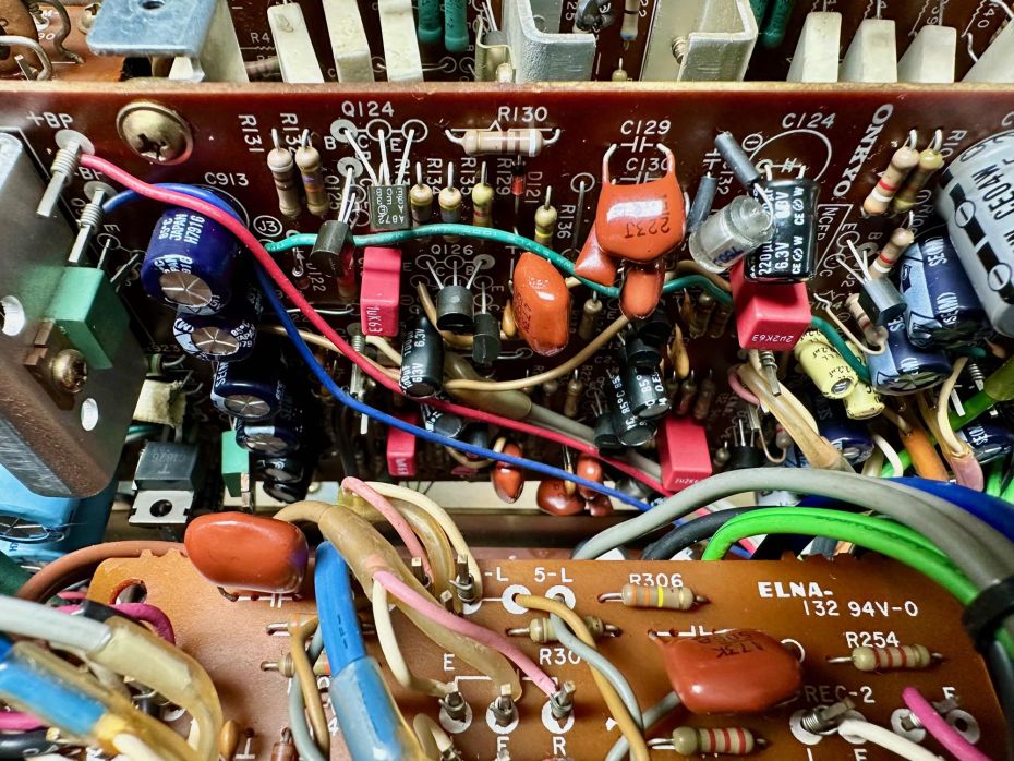 ONKYO A-7090 versterker met nieuwe condensatoren